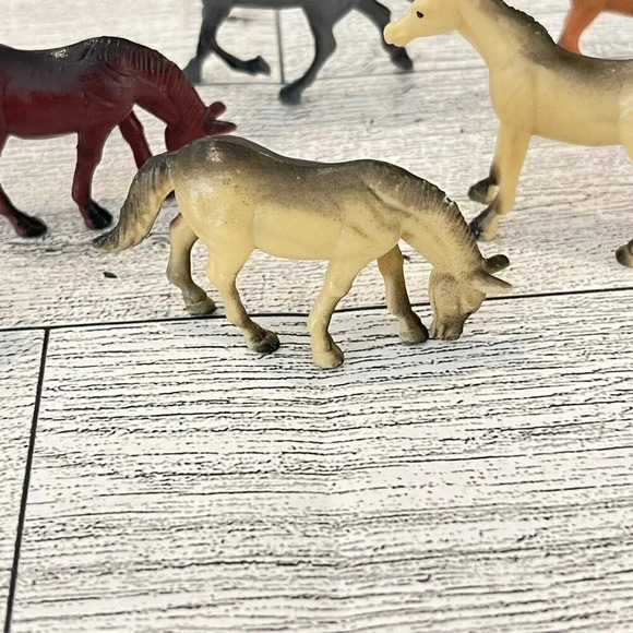 VTG Lot Of 8 Miniature Horse Figurines China Mixed Colors Poses Plastic Lot #2 - Picture 7 of 12